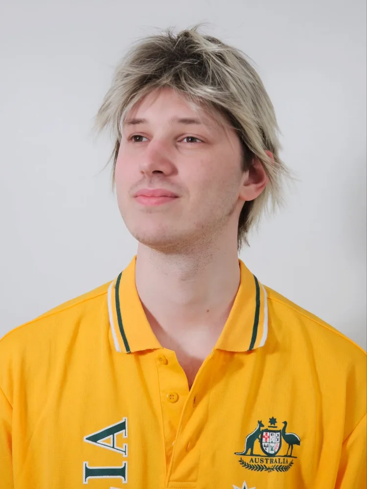 Short Blonde Sporty Spin King Wig